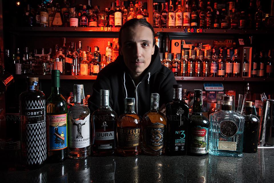 il docente del corso: Dario D'Avino del boutique bar "2H"